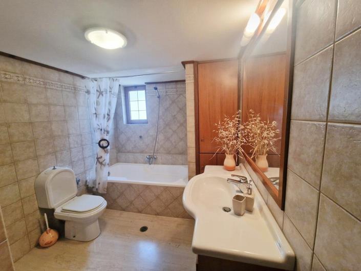 Image No.13-5 Bed House for sale