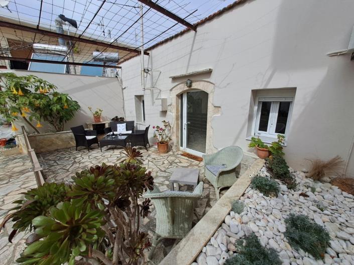 Image No.1-2 Bed House for sale