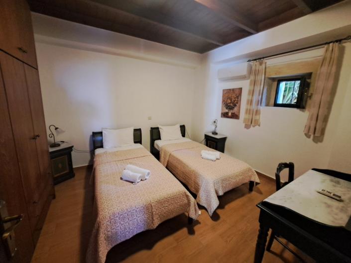 Image No.12-3 Bed House for sale