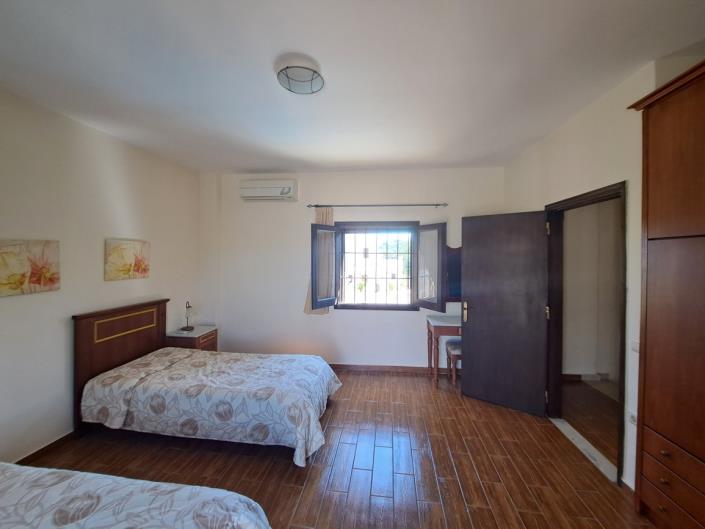 Image No.27-4 Bed House for sale