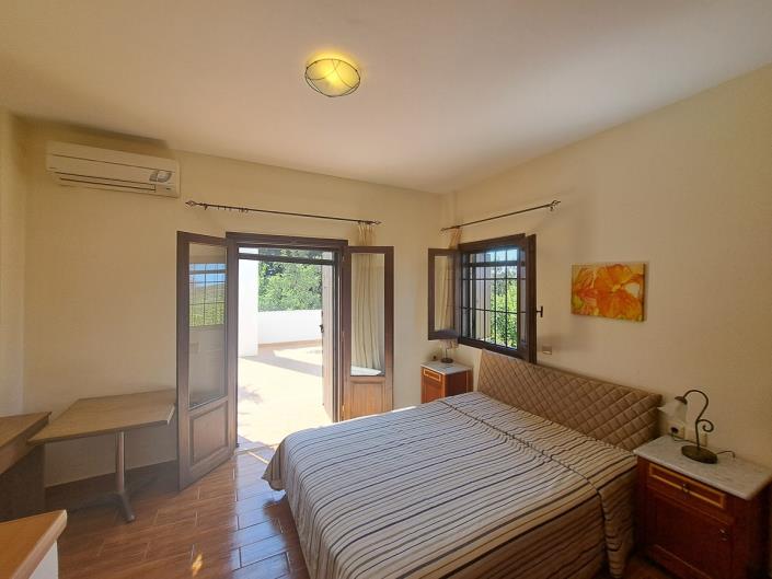 Image No.29-4 Bed House for sale