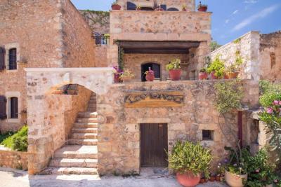 Villa-For-Sale-in-Samonas-village-12