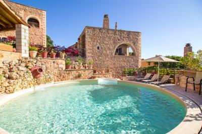 Villa-For-Sale-in-Samonas-village-Villa-For-Sale-in-Samonas-village-shared-pool-1