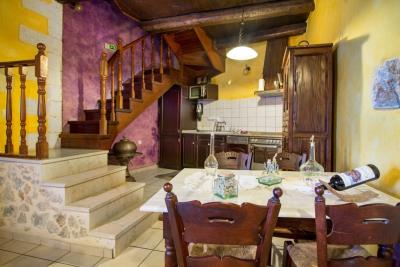 Villa-For-Sale-in-Samonas-village-10