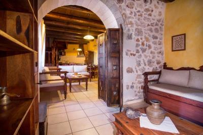 Villa-For-Sale-in-Samonas-village-13