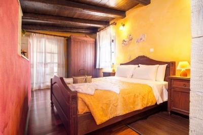 Villa-For-Sale-in-Samonas-village-7