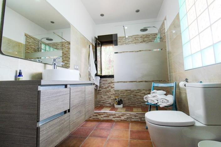 Image No.44-4 Bed Country Property for sale