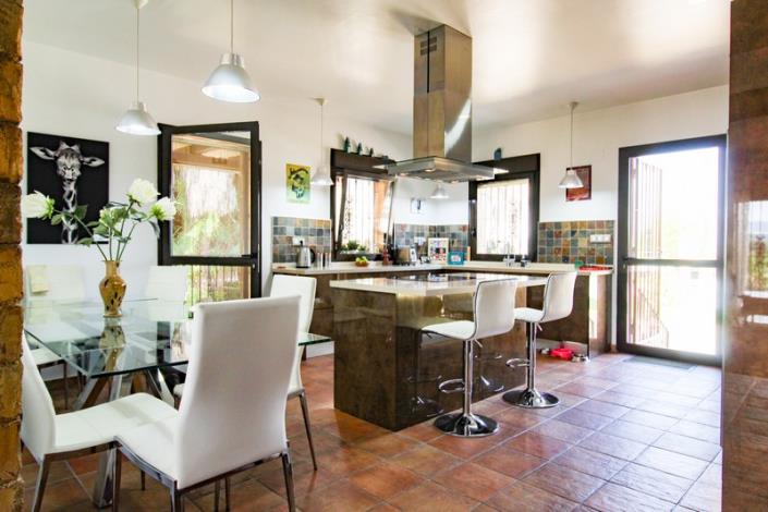 Image No.49-4 Bed Country Property for sale