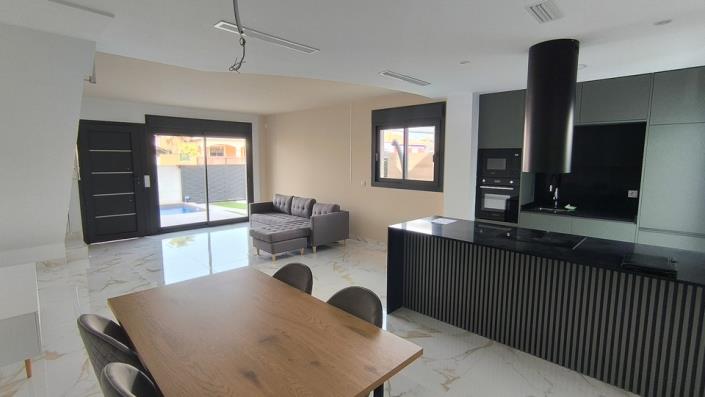 Image No.4-2 Bed Semi-Detached for sale