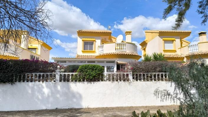 Image No.1-3 Bed Villa / Detached for sale