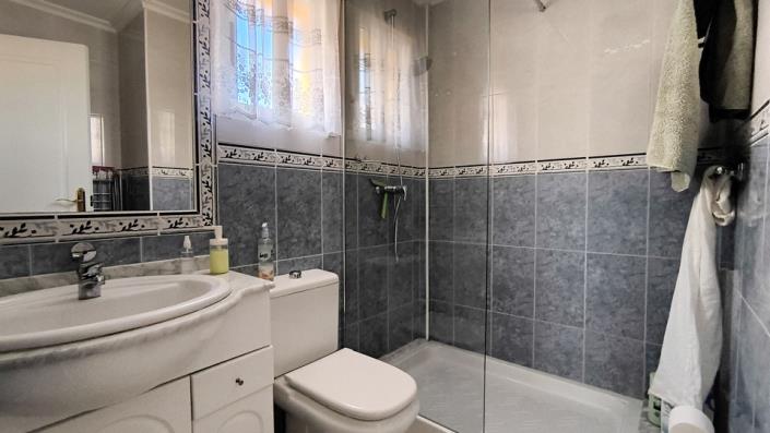 Image No.12-3 Bed Villa / Detached for sale