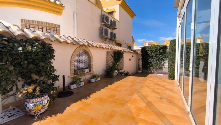 Image No.24-3 Bed Villa / Detached for sale