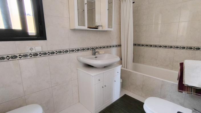 Image No.15-3 Bed Townhouse for sale