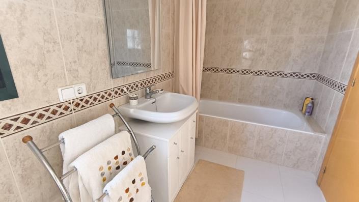 Image No.21-3 Bed Townhouse for sale