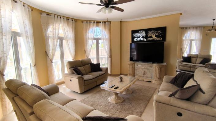 Image No.9-4 Bed Villa / Detached for sale