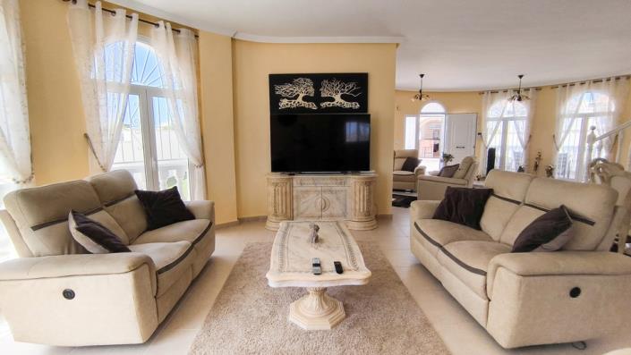 Image No.11-4 Bed Villa / Detached for sale