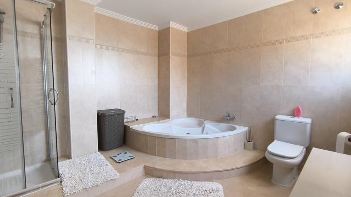 Image No.23-4 Bed Villa / Detached for sale