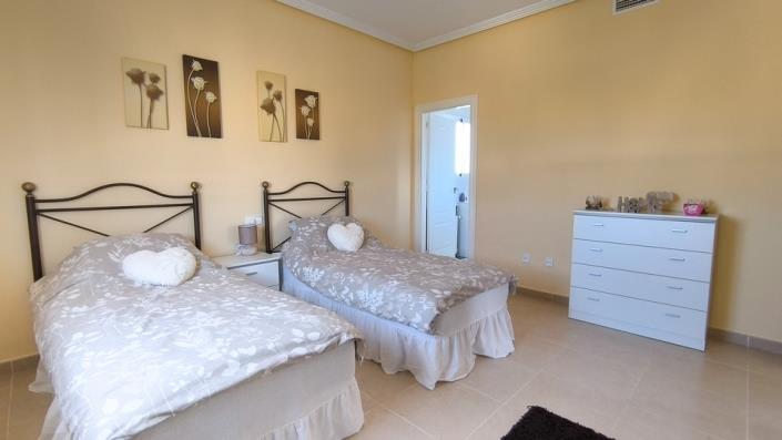 Image No.26-4 Bed Villa / Detached for sale