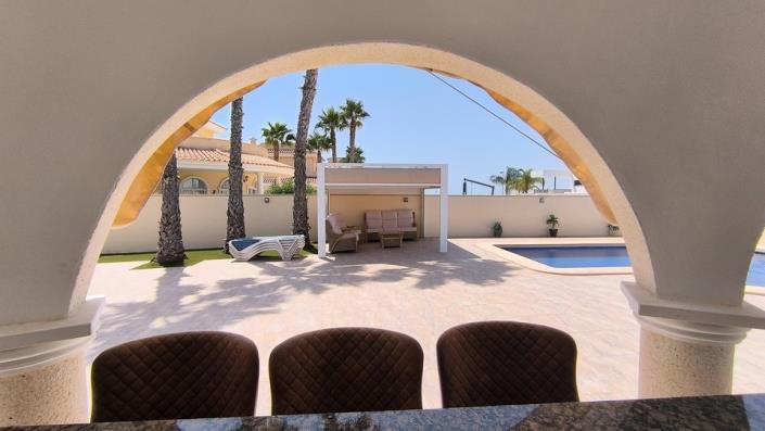 Image No.41-4 Bed Villa / Detached for sale
