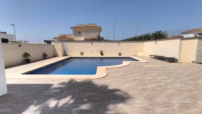 Image No.43-4 Bed Villa / Detached for sale