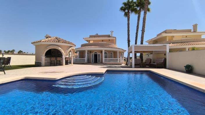 Image No.46-4 Bed Villa / Detached for sale