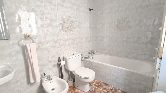 Image No.12-5 Bed Townhouse for sale