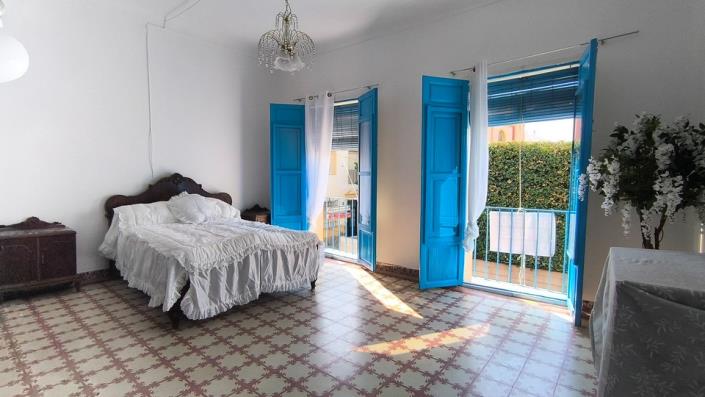 Image No.16-5 Bed Townhouse for sale