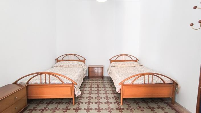 Image No.17-5 Bed Townhouse for sale