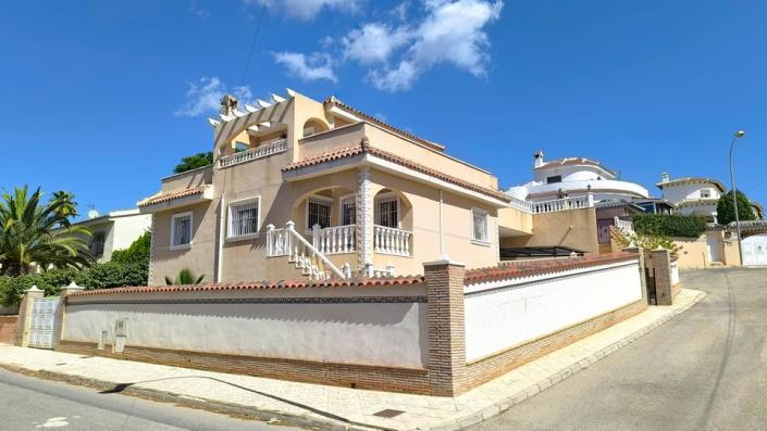 Image No.1-7 Bed Villa / Detached for sale