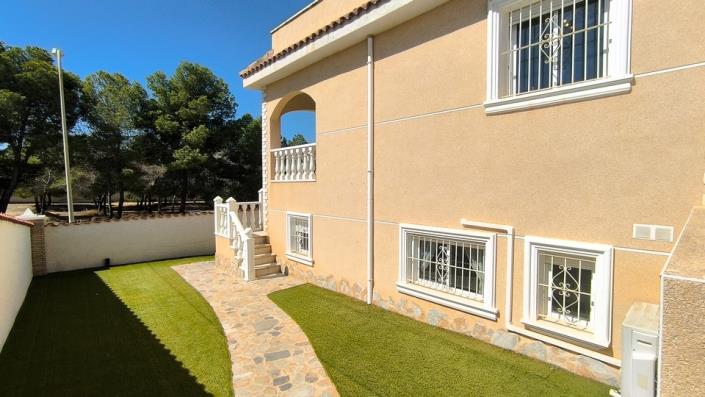 Image No.32-7 Bed Villa / Detached for sale