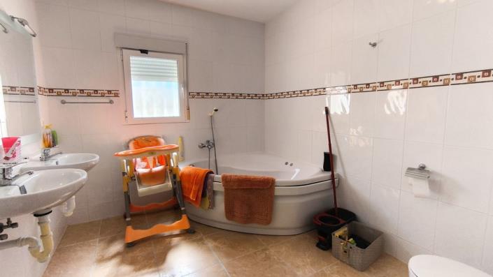 Image No.44-7 Bed Villa / Detached for sale