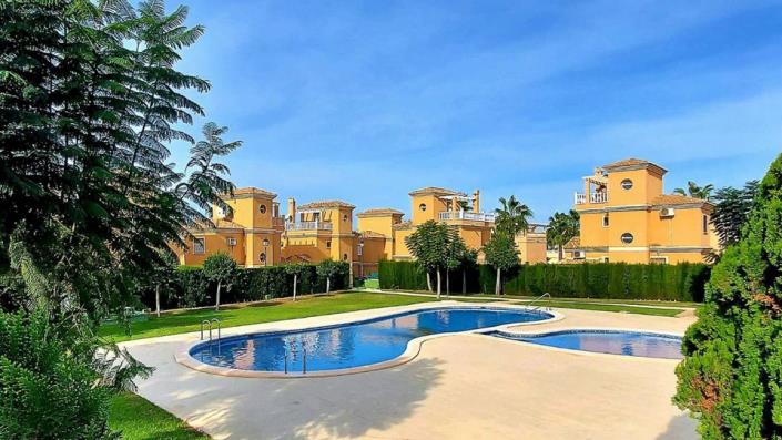 Image No.2-3 Bed Villa / Detached for sale