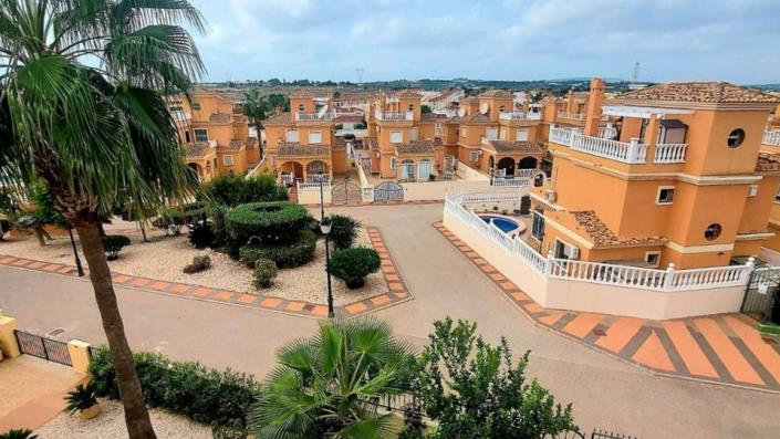 Image No.19-3 Bed Villa / Detached for sale