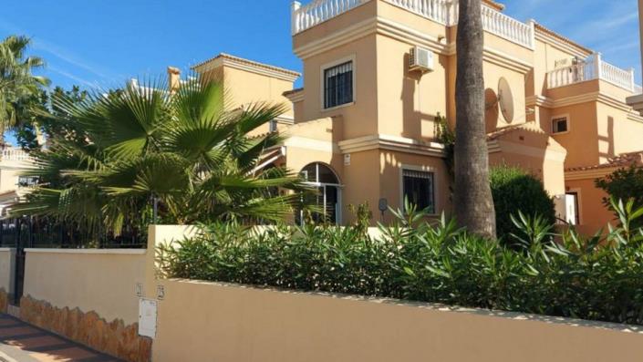 Image No.27-3 Bed Villa / Detached for sale