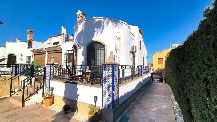 Image No.35-3 Bed Villa / Detached for sale