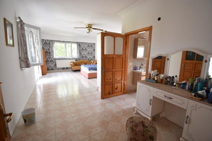 Image No.12-3 Bed Villa for sale