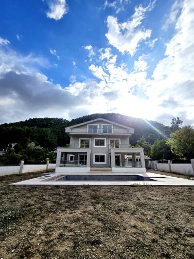 Image No.1-6 Bed Villa for sale