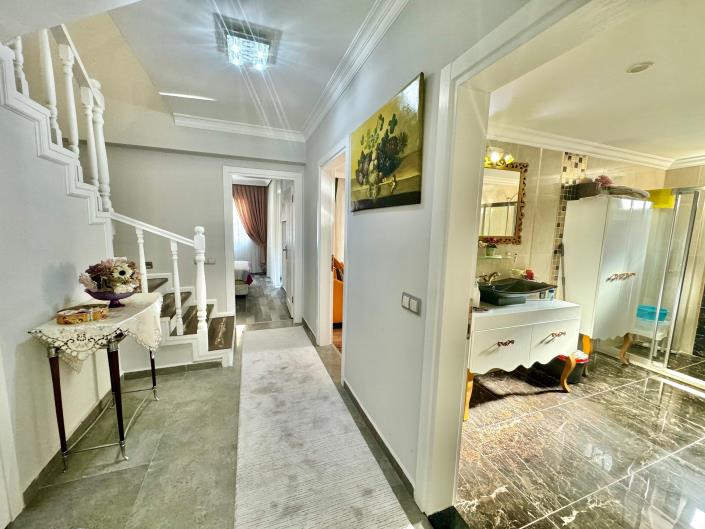 Image No.8-5 Bed Apartment for sale