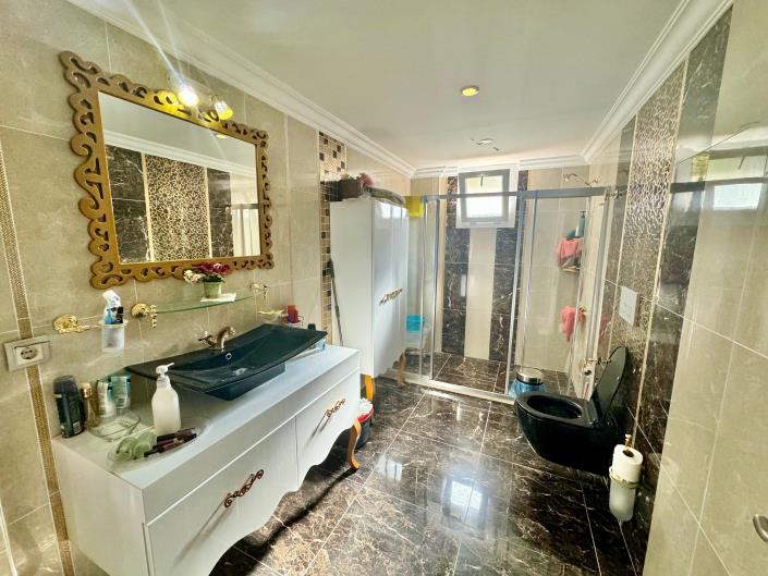 Image No.9-5 Bed Apartment for sale