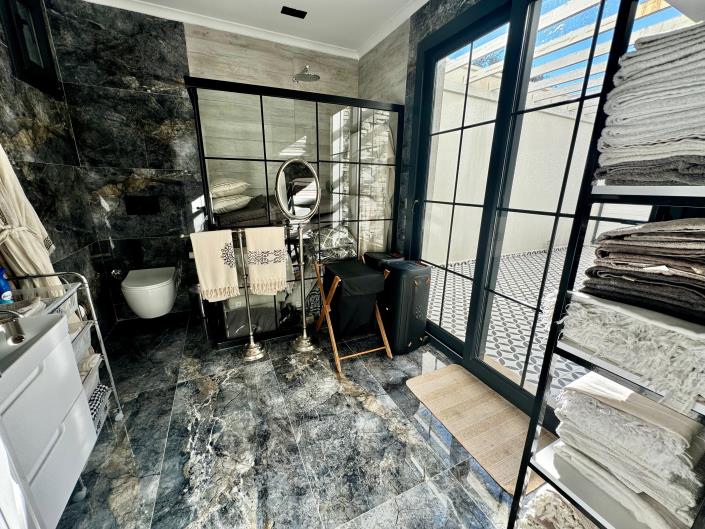 Image No.12-3 Bed Villa for sale