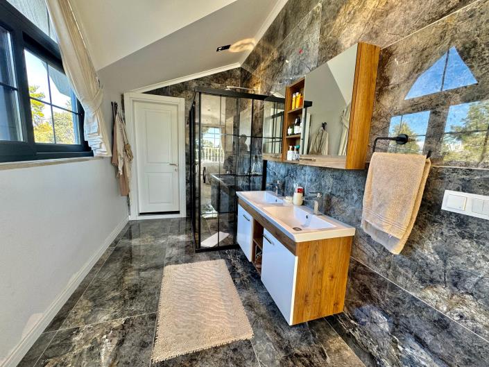 Image No.28-3 Bed Villa for sale