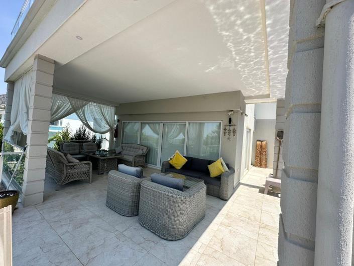 Image No.10-4 Bed Villa for sale