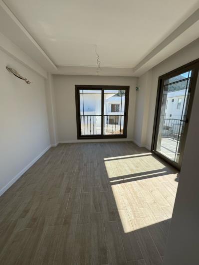 Image No.8-3 Bed Semi-Detached for sale