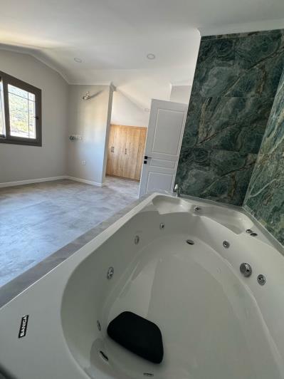 Image No.17-3 Bed Semi-Detached for sale