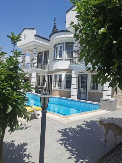 Image No.1-5 Bed Villa for sale