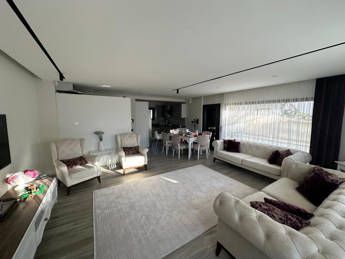 Image No.3-4 Bed Semi-Detached for sale