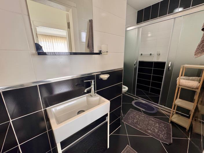 Image No.17-3 Bed Villa for sale