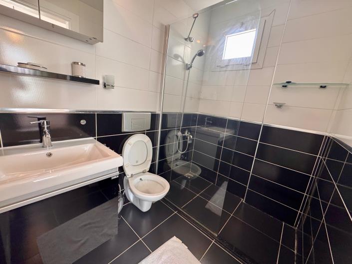 Image No.19-3 Bed Villa for sale