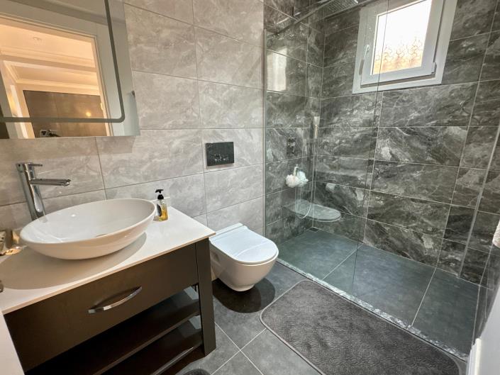 Image No.11-7 Bed Villa for sale