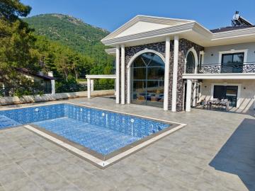 1---Uzumlu-villa-for-sale
